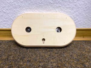 Saunathermometer von hinten auf dem Boden stehend.