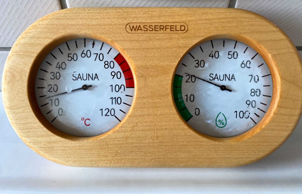 Saunathermometer 2in1 nass nach Praxistest unter Wasser.