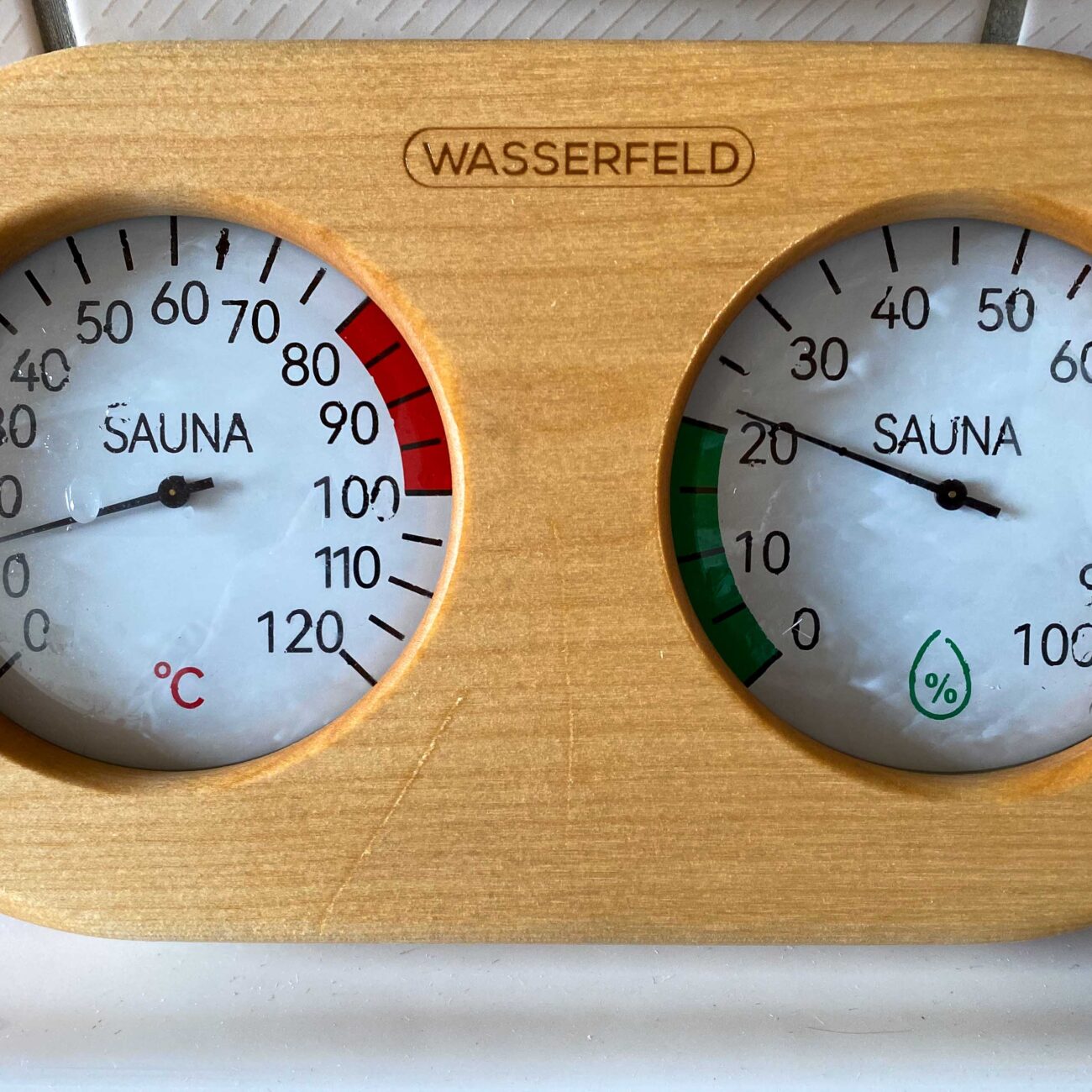 Saunathermometer 2in1 nass nach Praxistest unter Wasser.