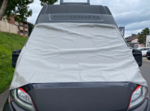 Frontscheibenabdeckung-auf-Frontscheibe-Peugeot-Boxer