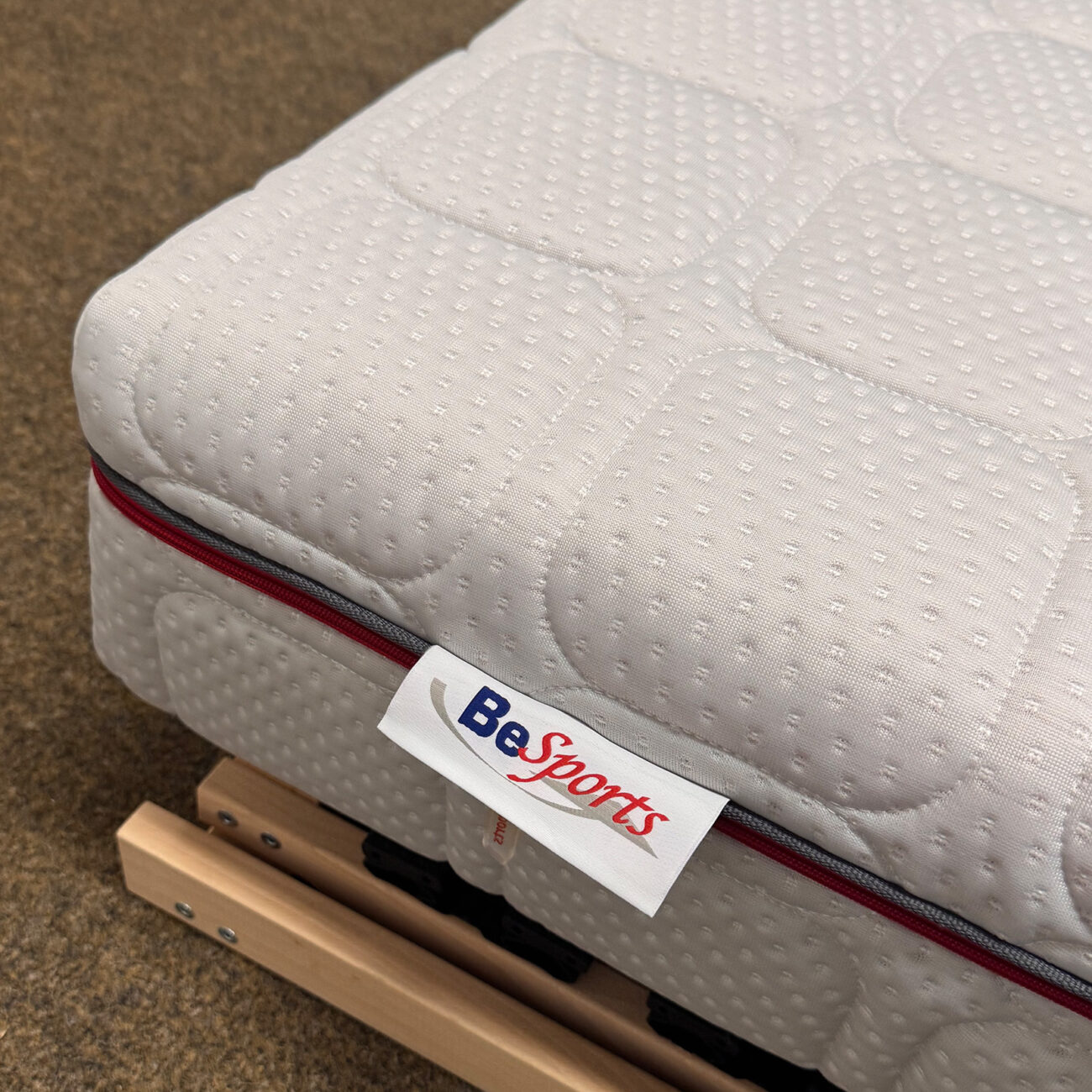 Prototyp - Matratze mit Logo BeSports