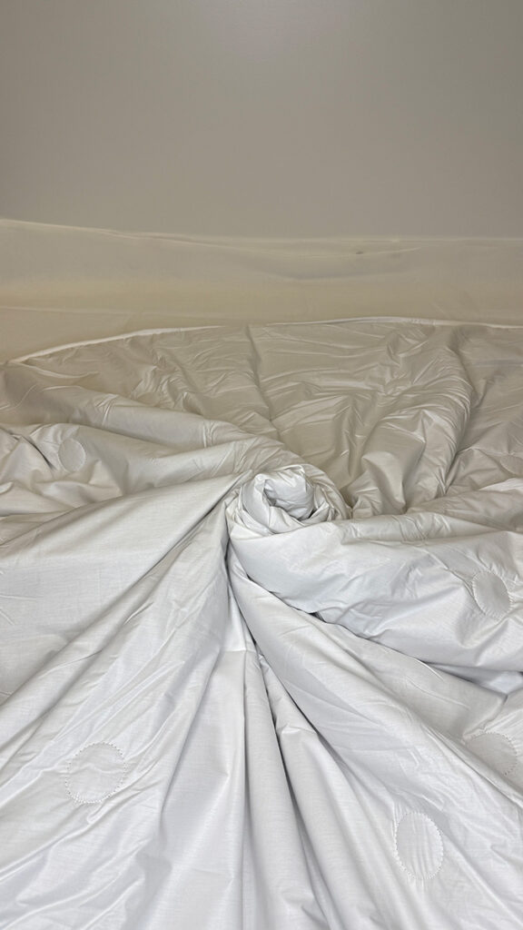 Zusammengezwirbelte Decke des Testprodukts: Kamelhaardecke von BEFA.